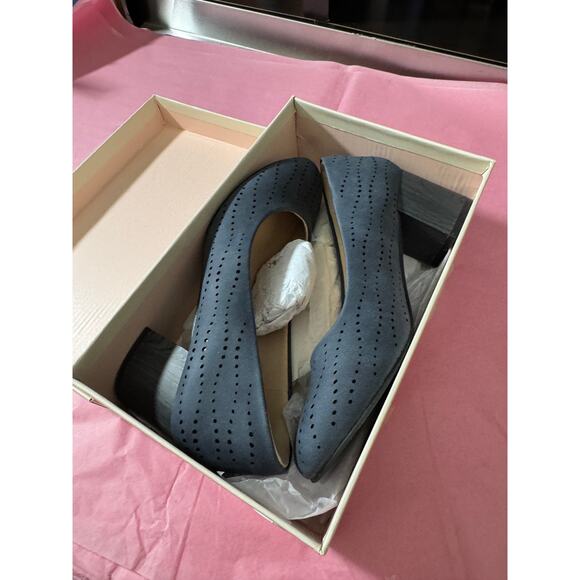 NIB Benassal Women's Navy Closed Toe Loafer Pump Shoe 6.5 - Picture 7 of 9